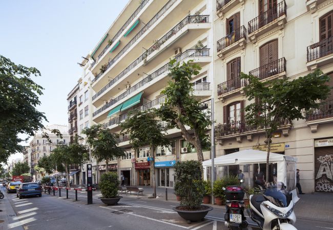 Апартаменты на Барселона / Barcelona - Enric Granados 107